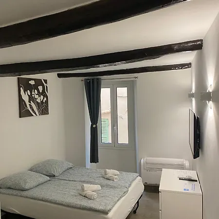 Renovated In The Heart Of The Old Town Апартаменты