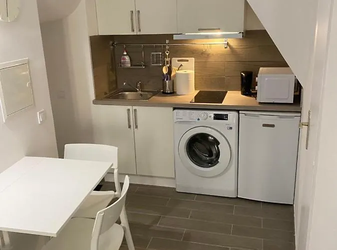 Renovated In The Heart Of The Old Town